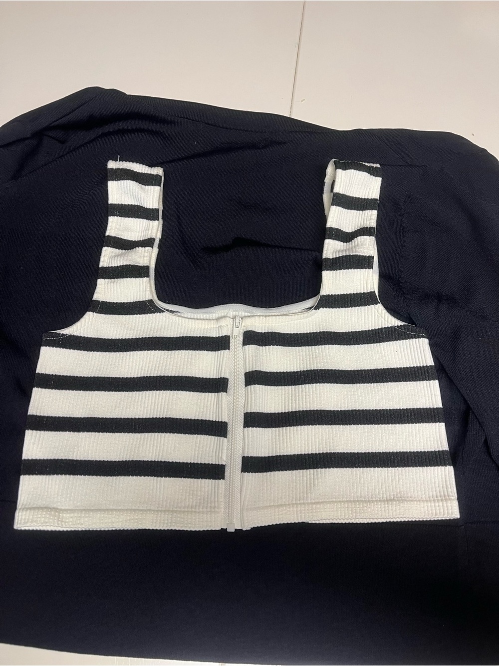 New Poof New York Women’s m/l Striped Black & White Zip Front Cropped Tank